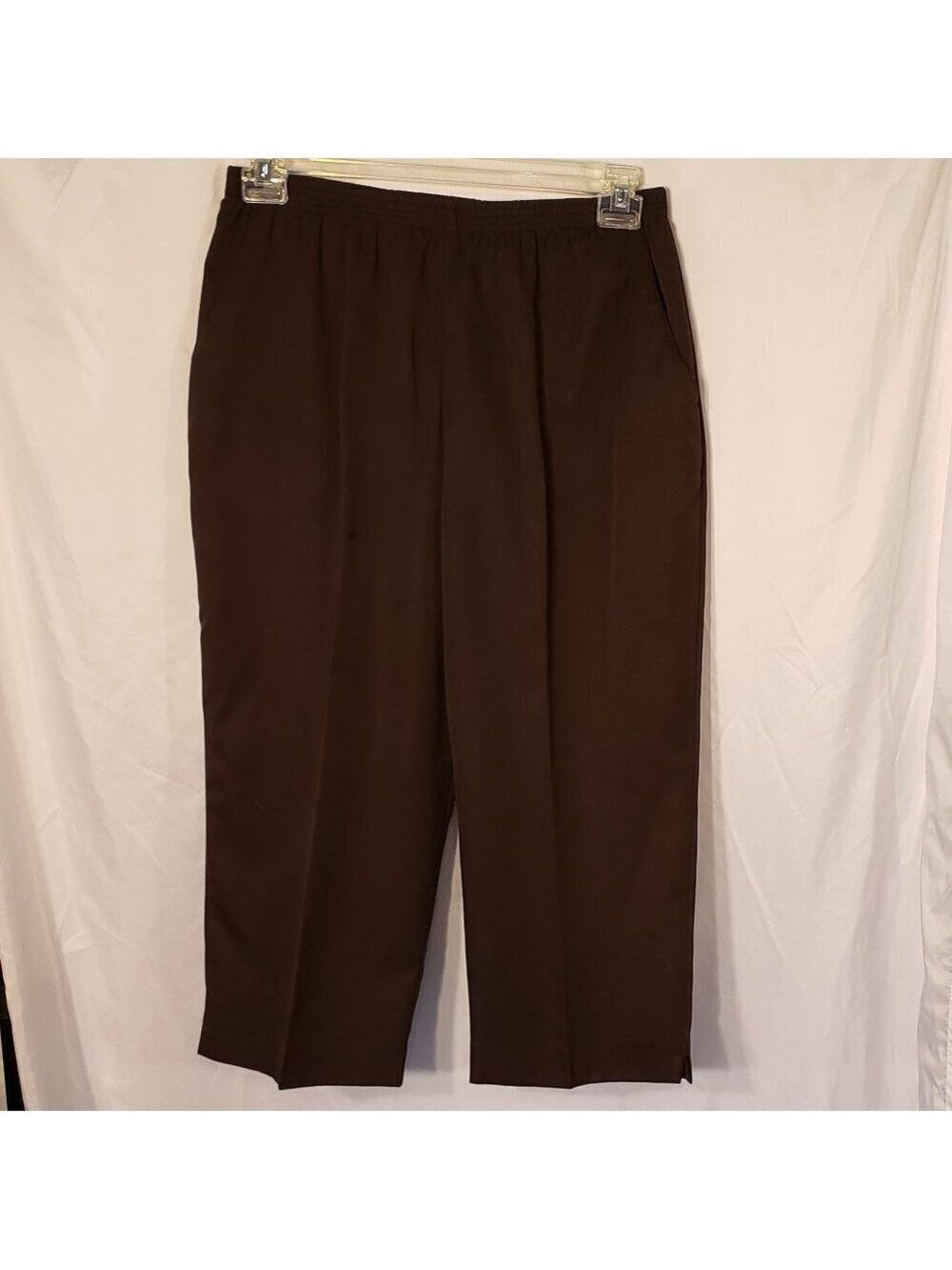 Ladies JARA Brown Capris w/Elastic Waistband - 10